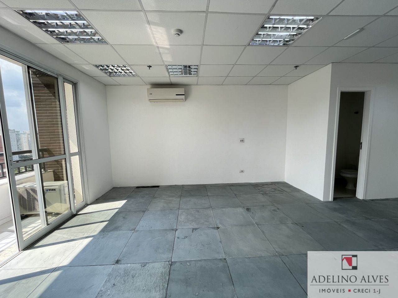 Conj. Comercial para Locação - ÁGUA BRANCA